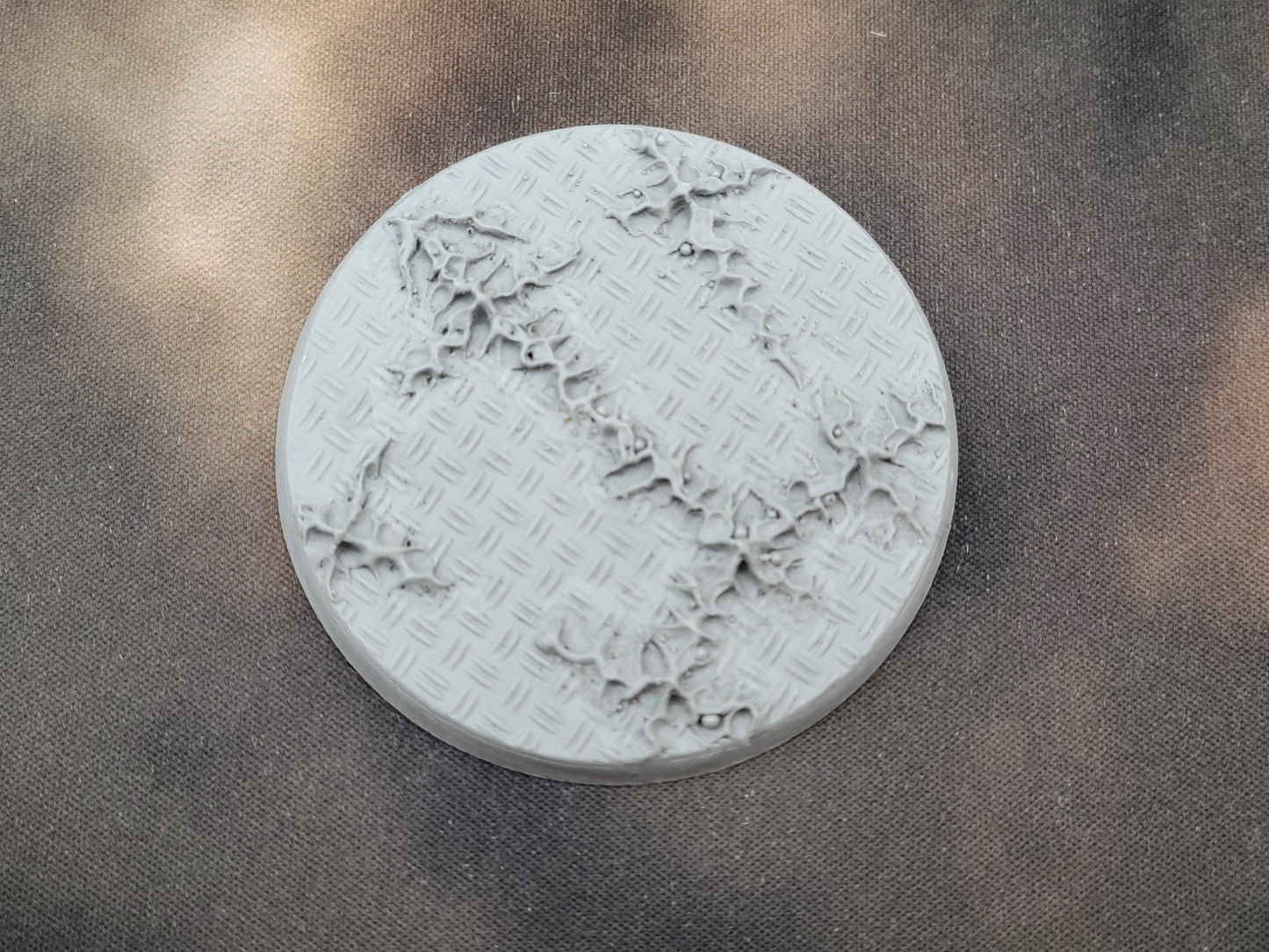 Chaos Diamond Plate - Round Bases